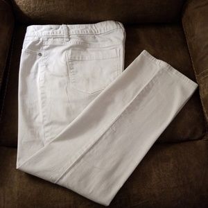 Simply Vera Pants.  White w/lt blue pinstripes. 12